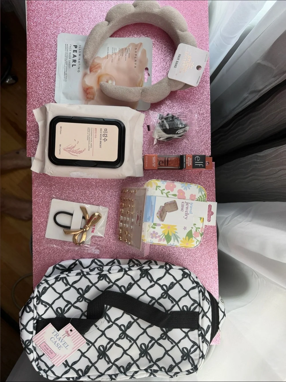 Travel beauty bag/Jewelry box, and other goodies as seen in photos.